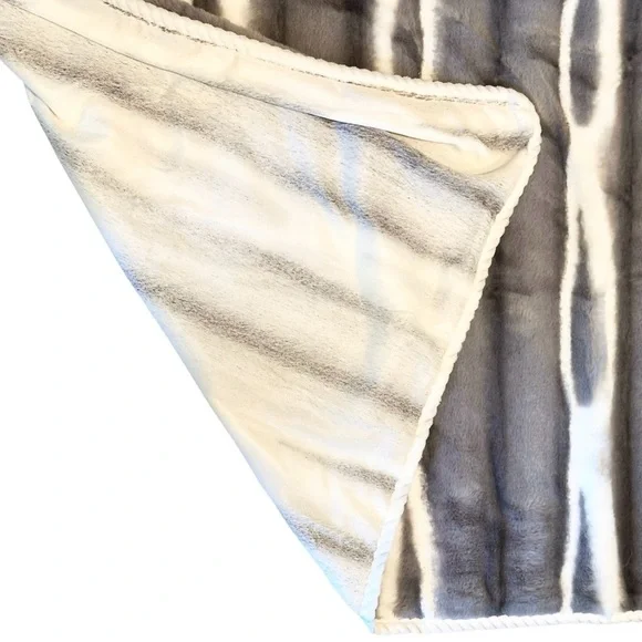 Blanket 72”x102” Bubble Faux Rabbit Fur 1300GSM Throw - Picture 5 of 8